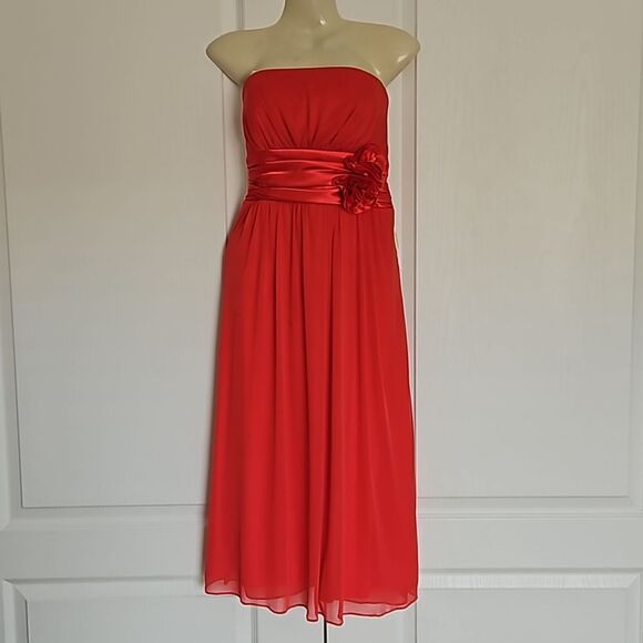 Jolie Strapless Fit & Flare Midi Dress With Rose Embellishment Size 10 Red - Picture 2 of 16